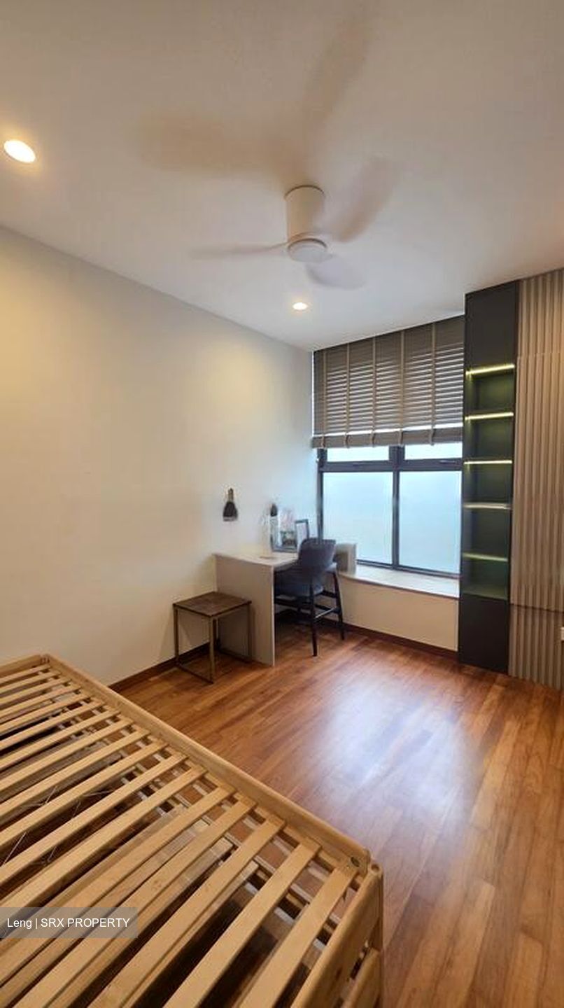 Holland Link (D10), Terrace #466827091